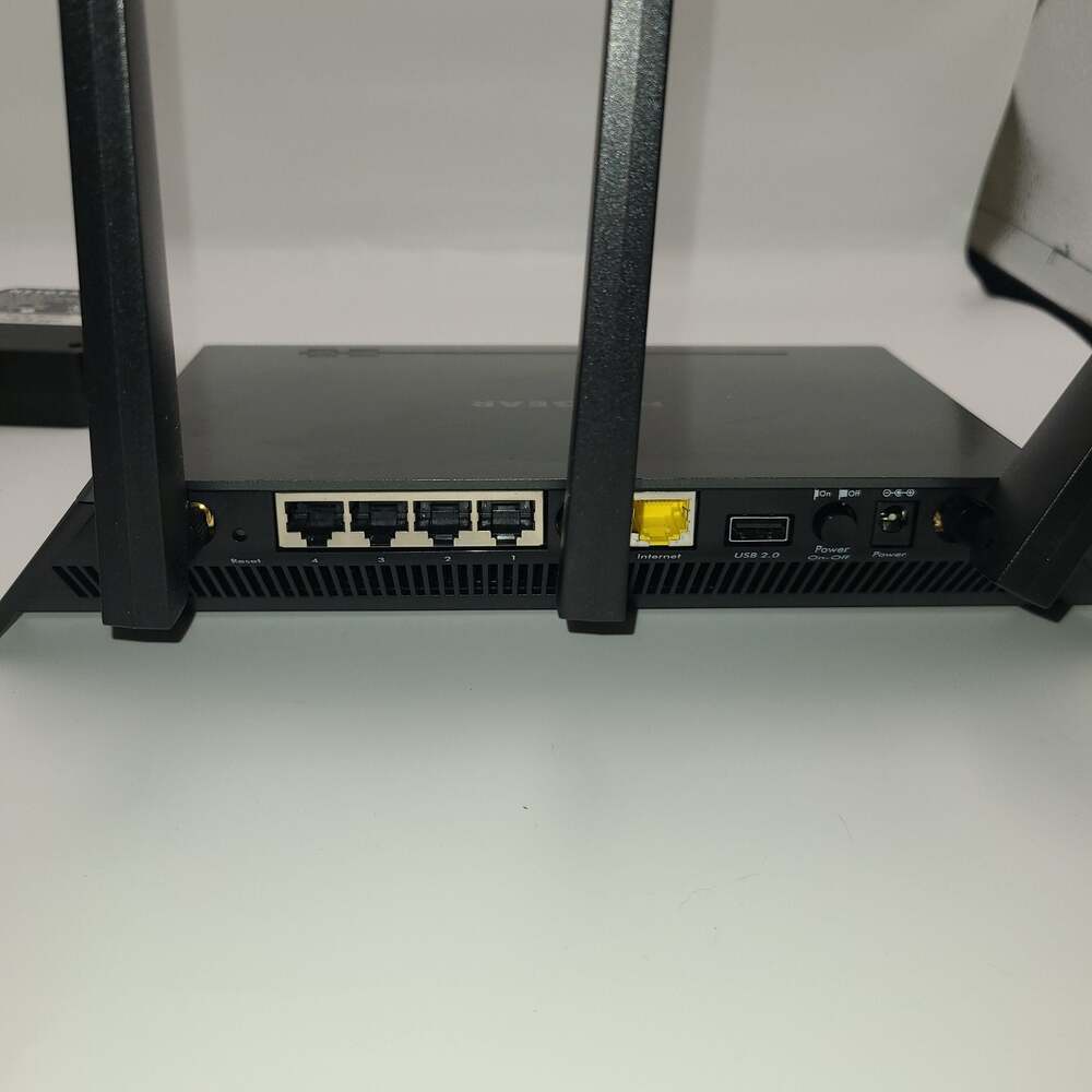 Netgear Nighthawk AC1900 Smart WiFi Router Model R7000 w Power Adapter - Picture 3 of 4